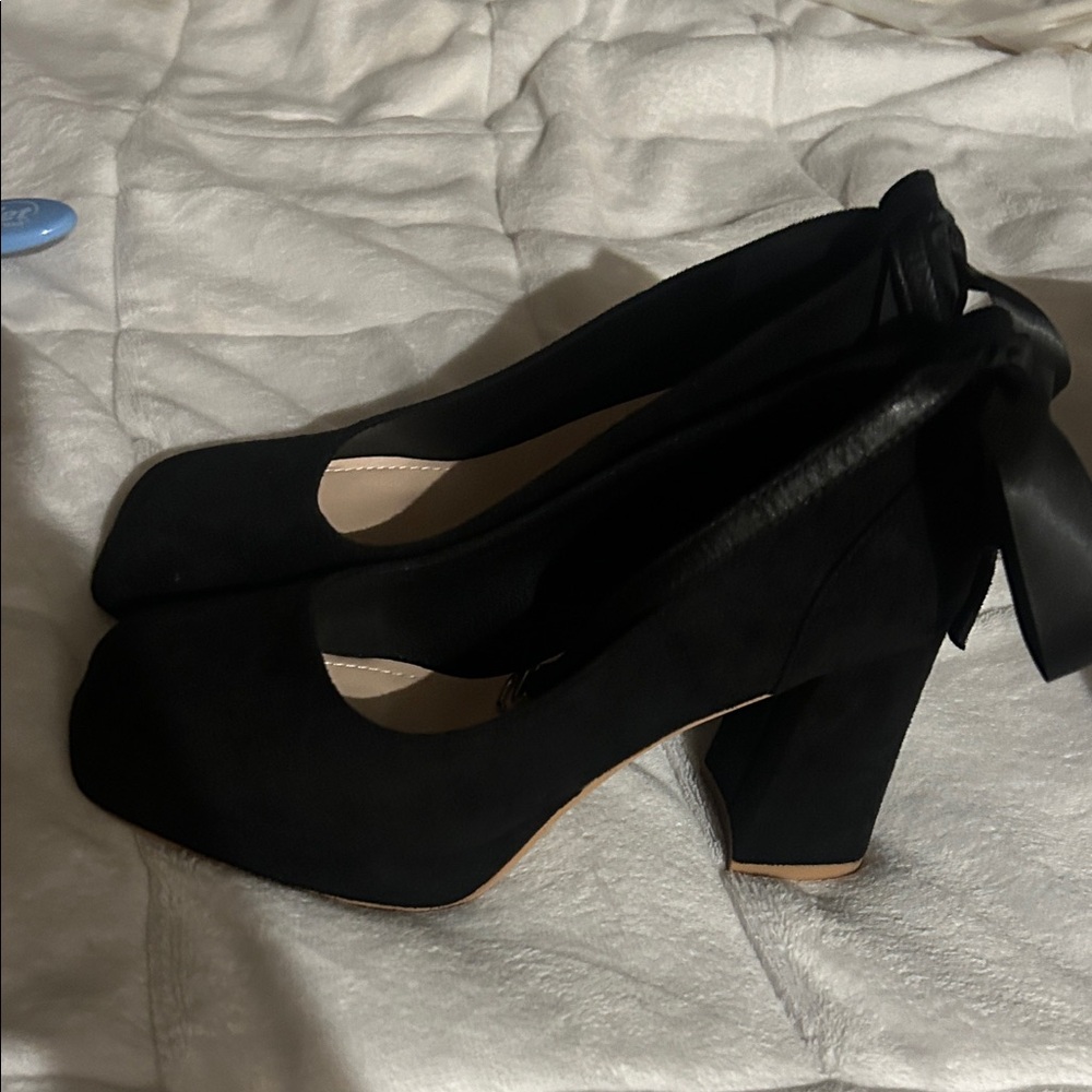 SHEIN Black Block Heel Pumps with Back Ribbon